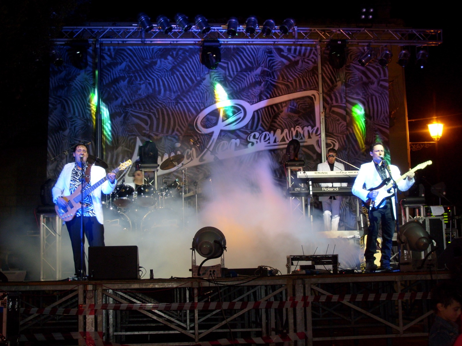 Scenografia zebrata – Amici Per Sempre live Viterbo